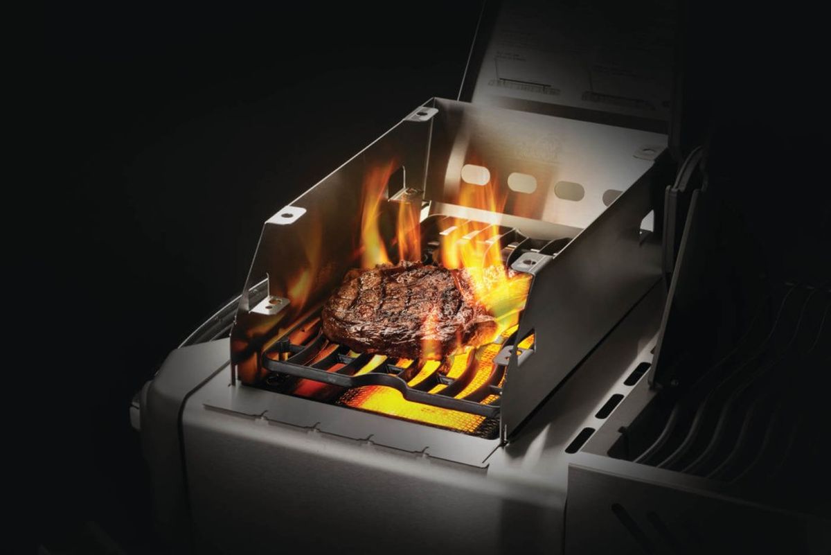 Napoleon Windschutz und Spießhalter (klein) für Sizzle Zone