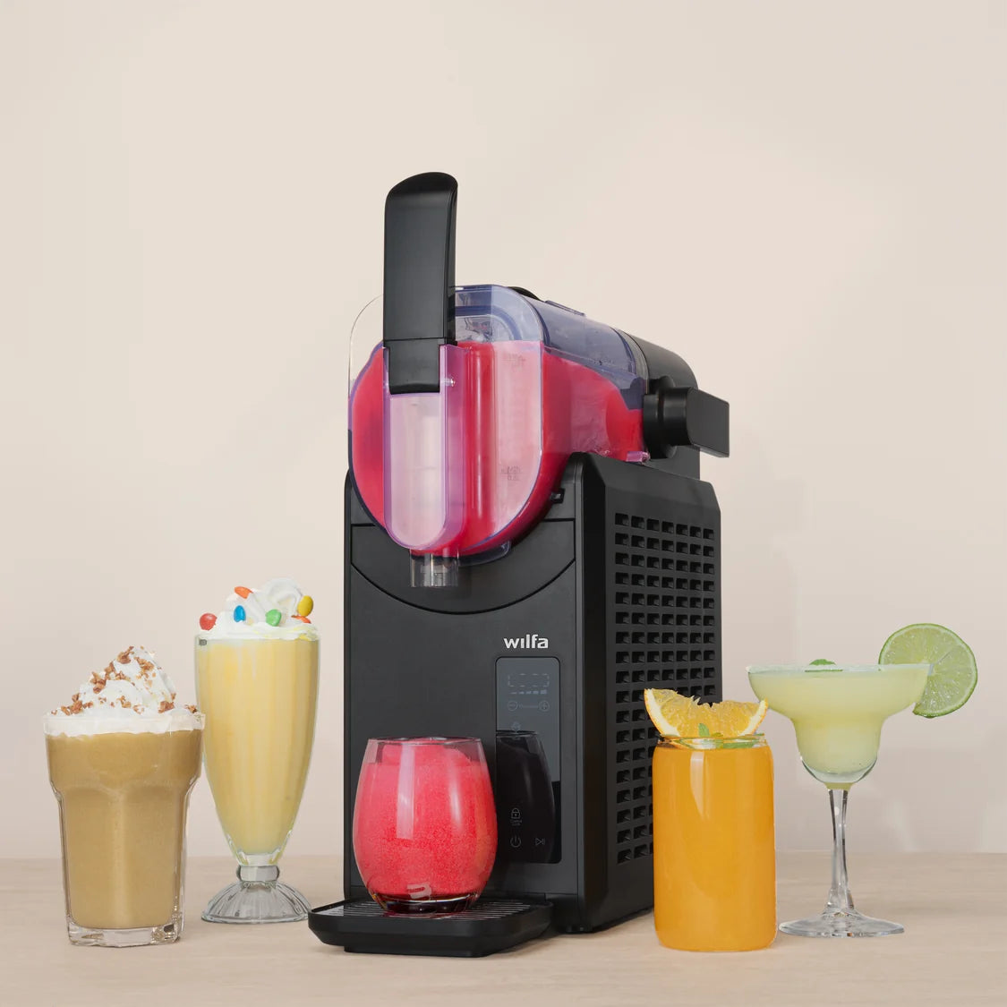 Wilfa_Slush-Machine_Icy_bei_Lebensieschoen_kaufen_frontansicht mit beispiel slushies